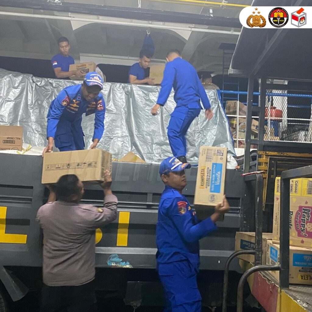 Polri Salurkan Bantuan Bencana Erupsi Gunung