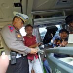 Polres Batu Lakukan Ramcek dan Tes Urine Sopir Bus Pariwisata Demi Keselamatan Wisatawan
