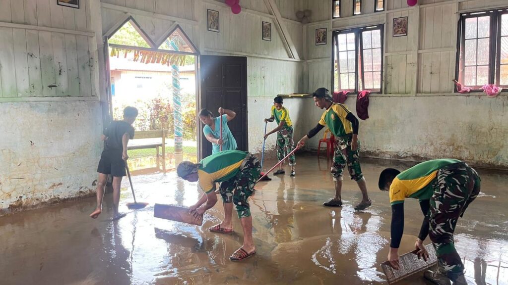 Kostrad Laksanakan Karya Bakti di Desa Tau Lumbis