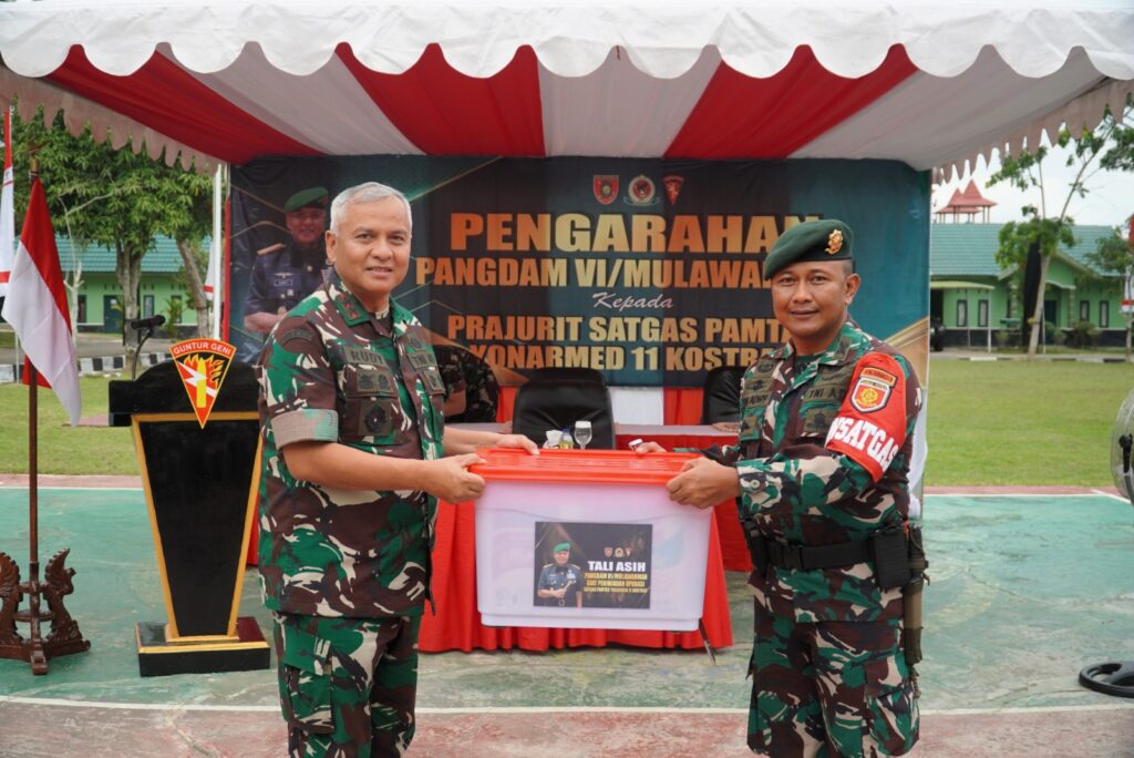 Pangdam VI/Mulawarman Tinjau Operasi Satgas Pamtas Yonarmed 11 Kostrad