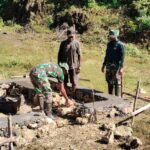 Satgas Yonif 762/VYS Bangun MCK Umum Untuk Warga Kampung Subin