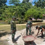 Aksi Satgas Yonif 762/VYS Bantu Bangun Rumah Warga