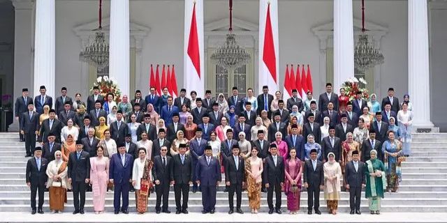 Menteri-menteri Kabinet Merah Putih Tolol Sebaiknya Segera di Resafle