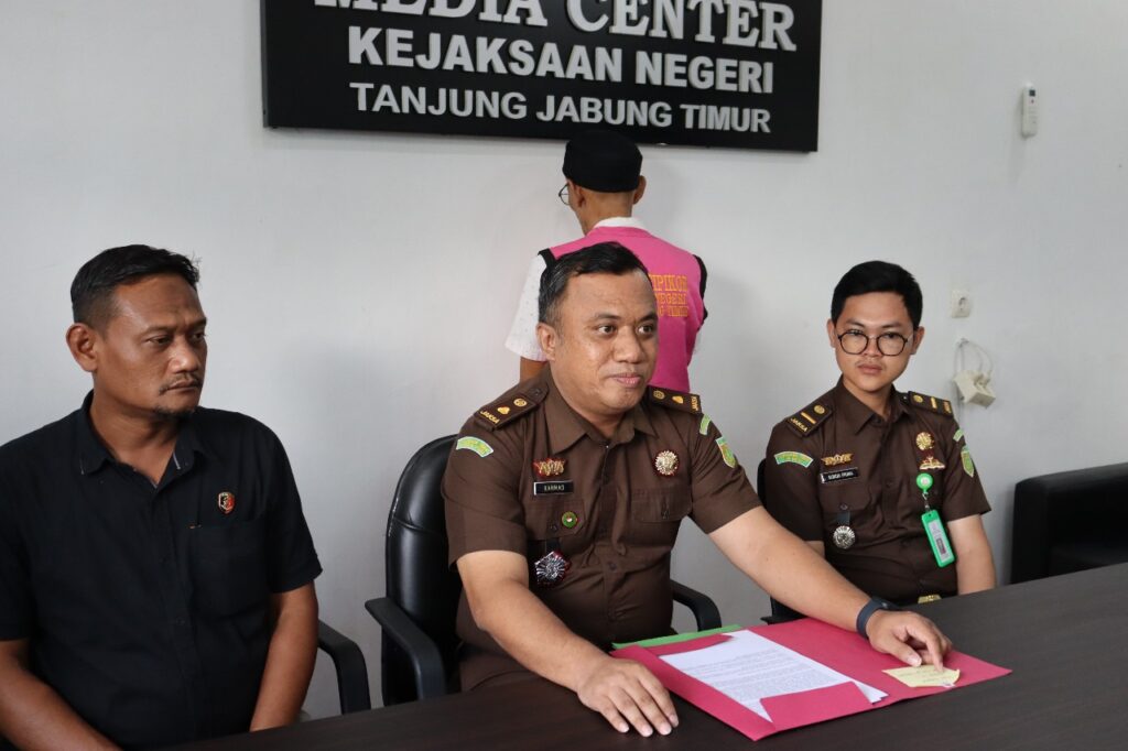 Tipikor Polres Limpahkan Tersangka ke Kejari Tanjabtim