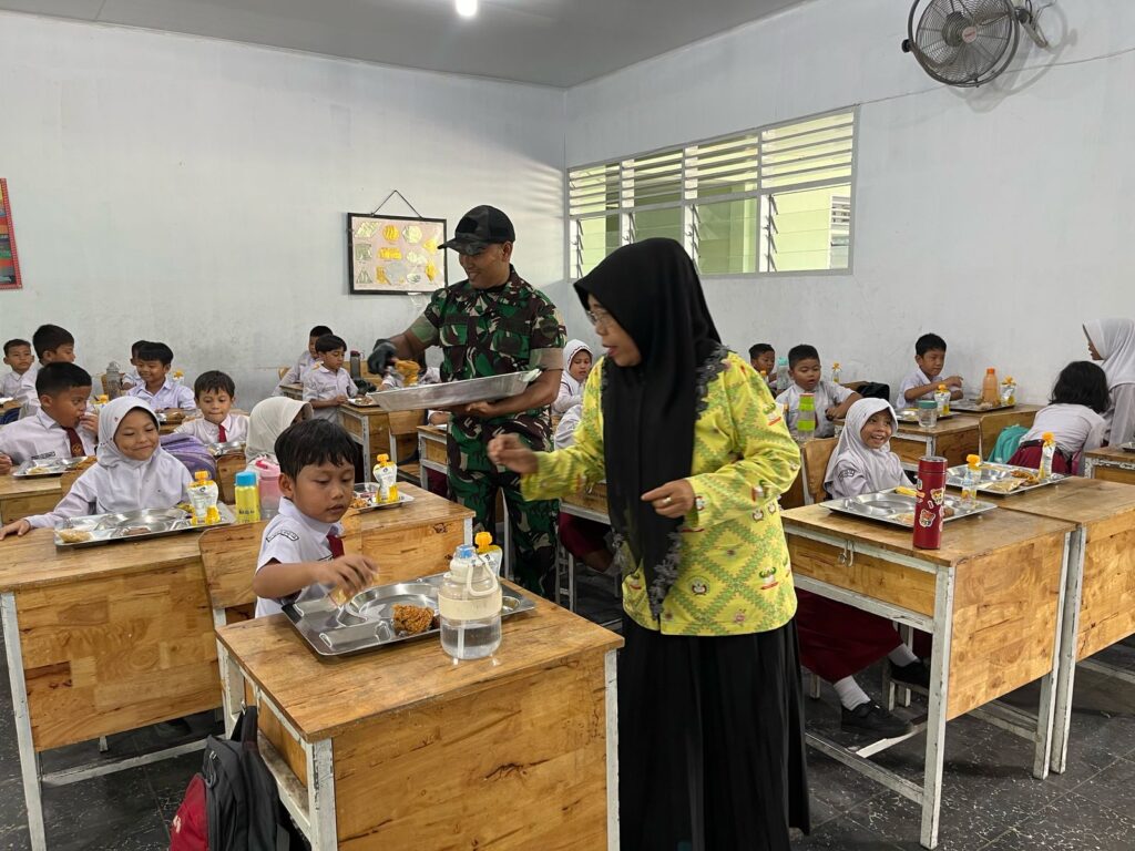 Kodam I/BB Adakan Makan Sehat Bergizi untuk Siswa SD Kartika I – 1 dan SD Kartika 1- 2 Medan Helvetia
