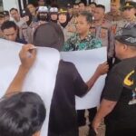 Kadisnakertrans Tanjabtim Paparkan Aturan Kawasan ke Warga yang Unras