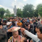 Aliansi Madura Indonesia Bagikan Sembako Kepada Masyarakat